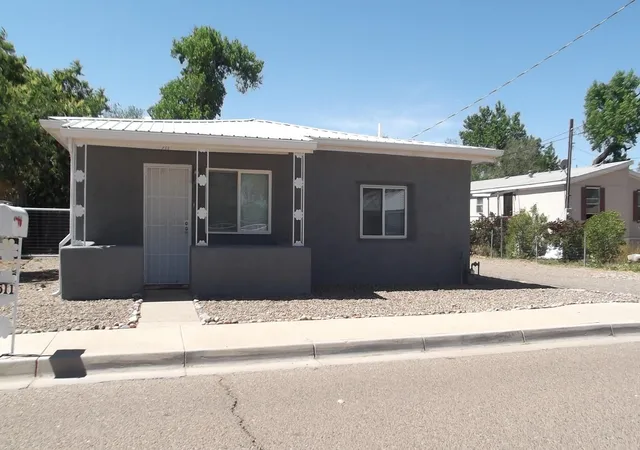Homes for sale in Los Lunas, NM | 511 Cortez St Se, Los Lunas, NM 87031 | MLS# 1103566