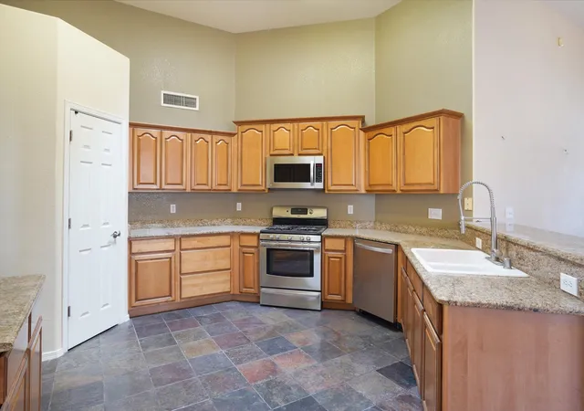Photo 5 of Sale Pending at 2205 Sun Chaser Pl, Las Cruces, NM 88011 | MLS# 1103838 | Listing updated on 2026-08-13