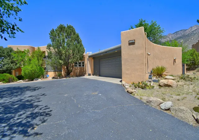 Homes for sale in Albuquerque, NM | 620 Cedar Hill Rd Ne, Albuquerque, NM 87122 | MLS# 1103987
