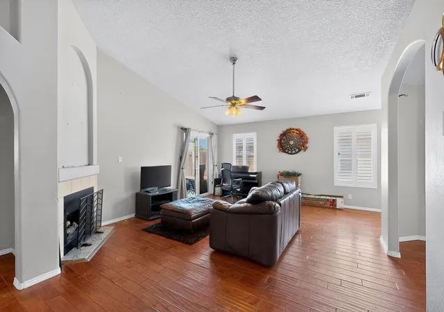 Photo 4 of Single family home for sale at 825 Deming Meadows Dr NE, Rio Rancho, NM 87144 | MLS# 1104081 | Listing updated on 2026-10-06