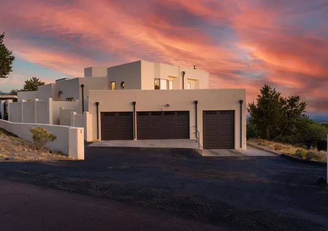 Photo 3 of Single family home for sale at 2 Sandia Hts Dr NE, Albuquerque, NM 87122 | MLS# 1104195 | Listing updated on 2026-07-21
