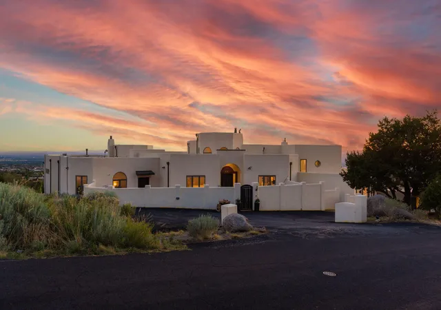 Photo 4 of Single family home for sale at 2 Sandia Hts Dr NE, Albuquerque, NM 87122 | MLS# 1104195 | Listing updated on 2026-07-21