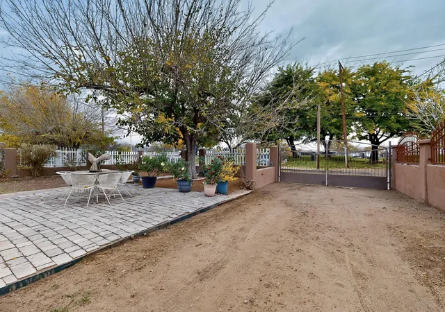 Photo 3 of Sale Pending at 305 San Jose Ave Se, Albuquerque, NM 87102 | MLS# 1104222 | Listing updated on 2026-08-15