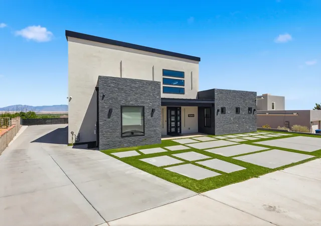 Photo 2 of Single family home for sale at 1320 Crestview Dr Sw, Los Lunas, NM 87031 | MLS# 1104248 | Listing updated on 2026-08-07