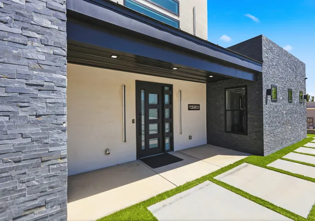 Photo 3 of Single family home for sale at 1320 Crestview Dr SW, Los Lunas, NM 87031 | MLS# 1104248 | Listing updated on 2026-08-07