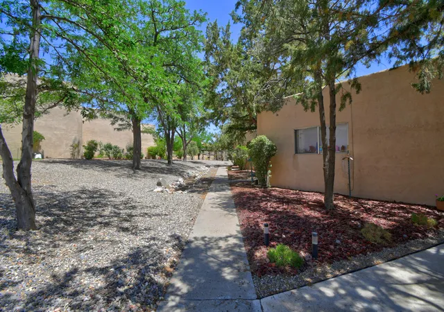 2nd image of 4715 Country Club Ln Nw #APT B1, Albuquerque, NM 87114 | MLS# 1104468