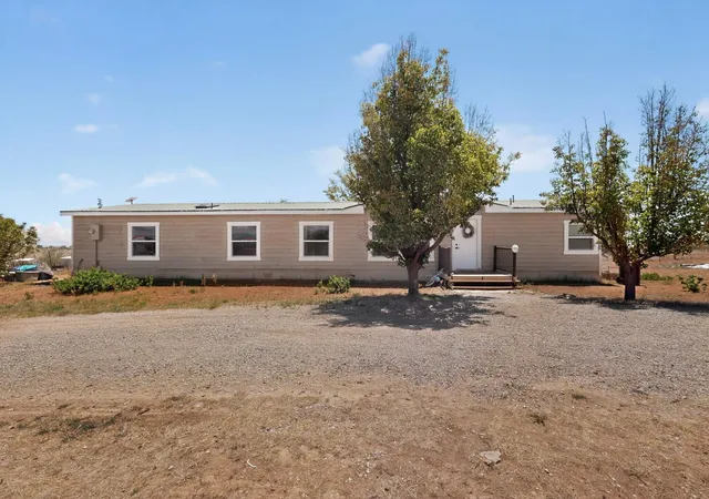Photo 2 of Manufactured home for sale at 4 Forest Ct, Edgewood, NM 87015 | MLS# 1104488 | Listing updated on 2026-08-24