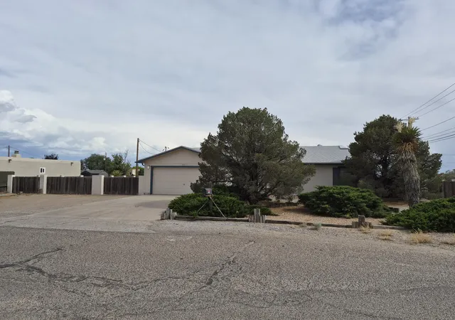 2nd image of 3002 Gay Cir Se, Rio Rancho, NM 87124 | MLS# 1104792