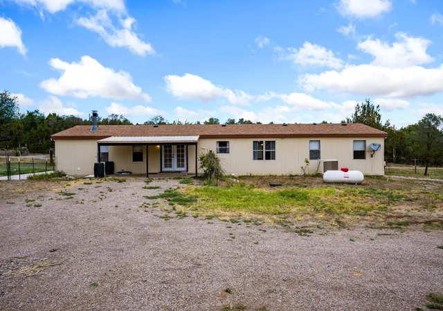 Photo 5 of Manufactured home for sale at 52 Windmill Rd, Edgewood, NM 87015 | MLS# 1104871 | Listing updated on 2026-09-01