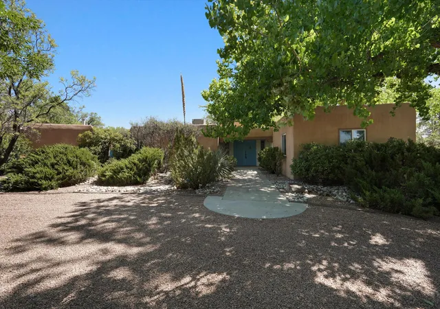Homes for sale in Los Ranchos, NM | 2425 Dietz Farm Rd Nw, Los Ranchos, NM 87107 | MLS# 1104847