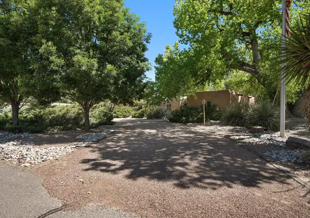 Homes for sale in Los Ranchos, NM | 2425 Dietz Farm Rd Nw, Los Ranchos, NM 87107 | MLS# 1104847
