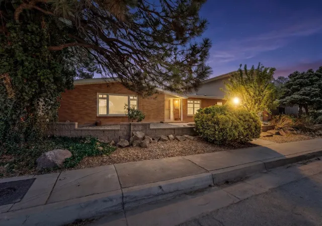 Photo 2 of Single family home for sale at 713 Montclaire Dr Ne, Albuquerque, NM 87110 | MLS# 1104945 | Listing updated on 2026-08-25