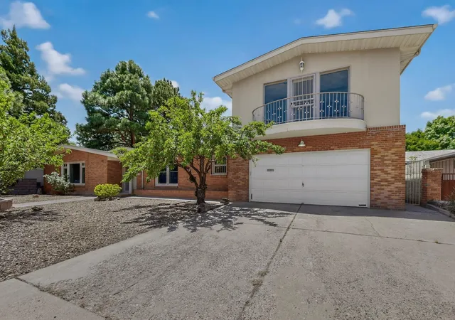 Photo 2 of Single family home for sale at 713 Montclaire Dr NE, Albuquerque, NM 87110 | MLS# 1104945 | Listing updated on 2026-08-25