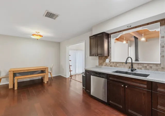 Photo 3 of Sale Pending at 606 Grace St NE, Albuquerque, NM 87123 | MLS# 1104990 | Listing updated on 2026-08-29