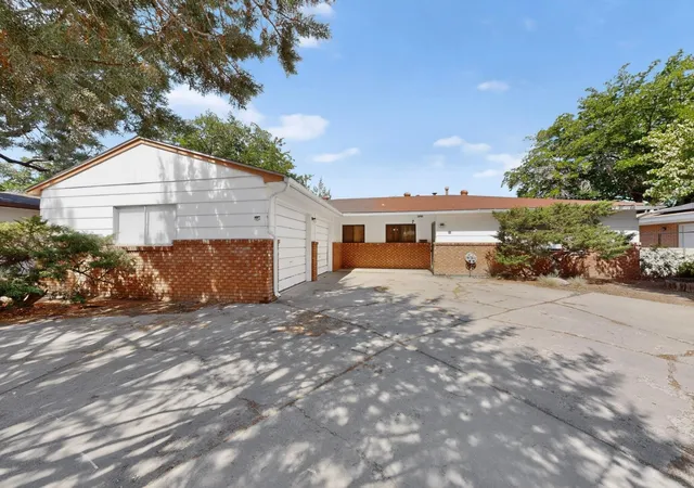 Photo 1 of Single family home for sale at 2825 Las Cruces Rd Ne, Albuquerque, NM 87110 | MLS# 1105006 | Listing updated on 2026-08-29