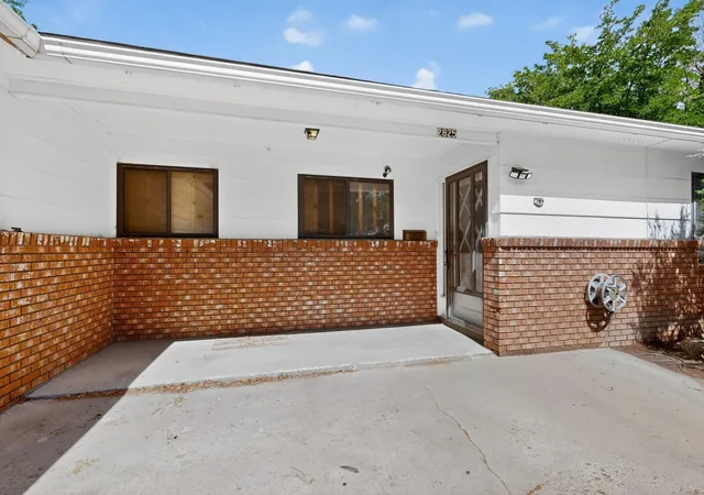 Photo 3 of Single family home for sale at 2825 Las Cruces Rd NE, Albuquerque, NM 87110 | MLS# 1105006 | Listing updated on 2026-08-29