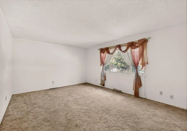 Photo 4 of Single family home for sale at 2825 Las Cruces Rd NE, Albuquerque, NM 87110 | MLS# 1105006 | Listing updated on 2026-08-29