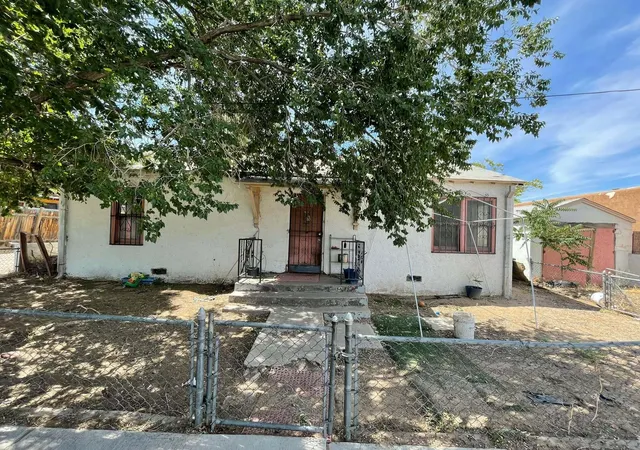 Photo 1 of Sale Pending at 712 Thaxton Ave Se, Albuquerque, NM 87102 | MLS# 1105145 | Listing updated on 2026-07-21