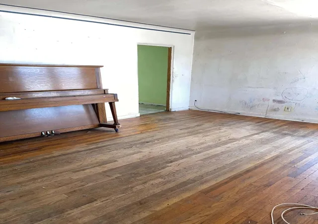 Photo 3 of Sale Pending at 712 Thaxton Ave SE, Albuquerque, NM 87102 | MLS# 1105145 | Listing updated on 2026-07-21