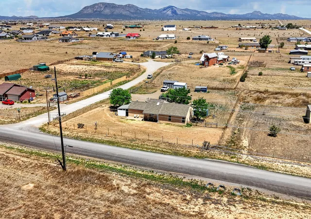 3rd image of 4 Starlight Acres Dr, Edgewood, NM 87015 | MLS# 1105192