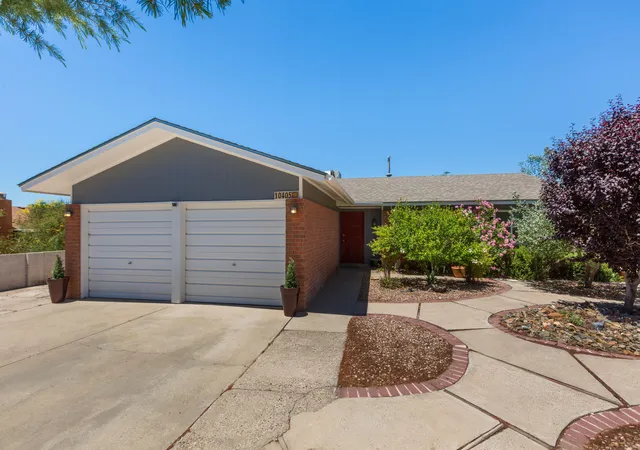 Photo 3 of Single family home for sale at 10405 Mazatlan Dr Ne, Albuquerque, NM 87111 | MLS# 1105385 | Listing updated on 2026-08-28