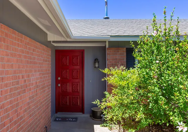 Photo 3 of Single family home for sale at 10405 Mazatlan Dr NE, Albuquerque, NM 87111 | MLS# 1105385 | Listing updated on 2026-08-28
