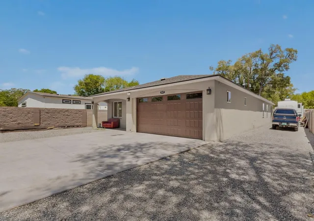 Photo 2 of Single family home for sale at 2527 Verde Rd Sw, Albuquerque, NM 87105 | MLS# 1105453 | Listing updated on 2026-08-18