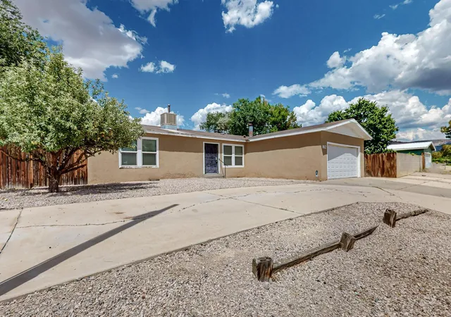 Homes for sale in Grants, NM | 812 Seville Loop, Grants, NM 87020 | MLS# 1105461