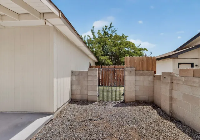 Homes for sale in Rio Rancho, NM | 735 Stagecoach Rd Se, Rio Rancho, NM 87124 | MLS# 1105471