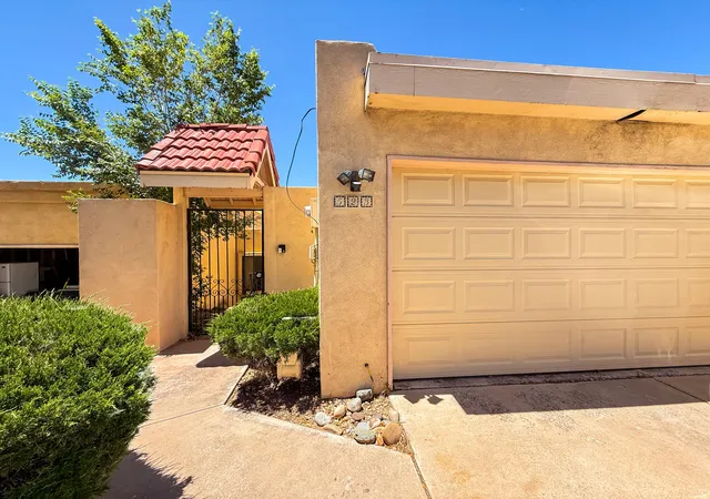 Photo 1 of Sale Pending at 523 Pinon Crk Rd Se, Albuquerque, NM 87123 | MLS# 1105513 | Listing updated on 2026-08-24