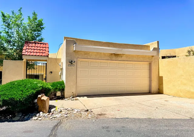Photo 2 of Sale Pending at 523 Pinon Crk Rd Se, Albuquerque, NM 87123 | MLS# 1105513 | Listing updated on 2026-08-24