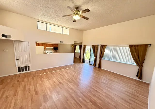 Photo 4 of Sale Pending at 523 Pinon Crk Rd SE, Albuquerque, NM 87123 | MLS# 1105513 | Listing updated on 2026-08-24