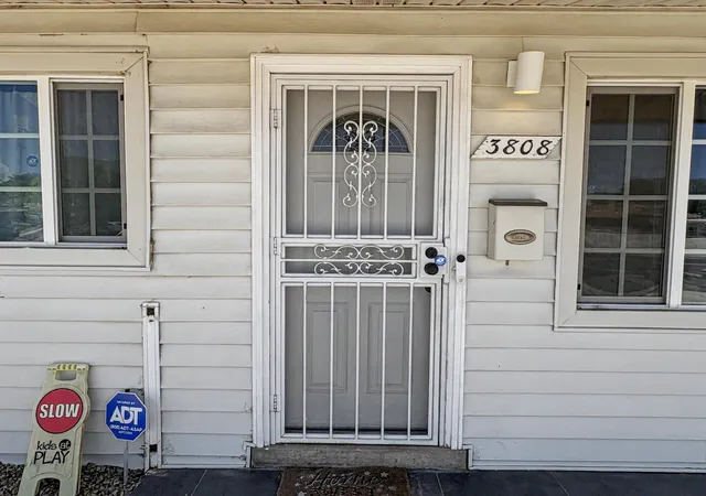 3rd image of 3808 Candelaria Rd Ne, Albuquerque, NM 87110 | MLS# 1105568