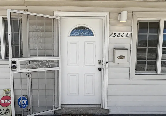 4th image of 3808 Candelaria Rd Ne, Albuquerque, NM 87110 | MLS# 1105568