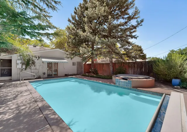 Photo 2 of Single family home for sale at 1400 Solano Dr Ne, Albuquerque, NM 87110 | MLS# 1105605 | Listing updated on 2026-08-21