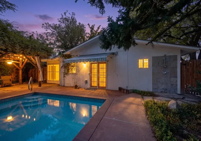 Photo 3 of Single family home for sale at 1400 Solano Dr NE, Albuquerque, NM 87110 | MLS# 1105605 | Listing updated on 2026-08-21