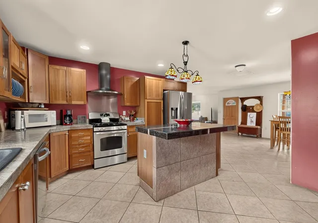 Photo 3 of Sale Pending at 5 Francisco Rd NE, Cedar Crest, NM 87008 | MLS# 1105636 | Listing updated on 2026-10-06