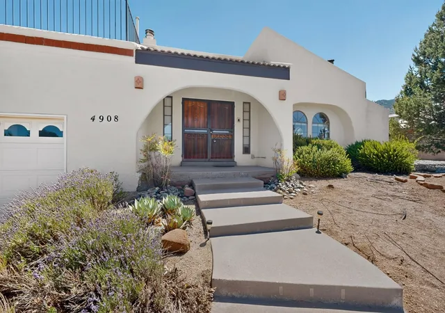 Photo 4 of Single family home for sale at 4908 Calle De Luna NE, Albuquerque, NM 87111 | MLS# 1105639 | Listing updated on 2026-08-27