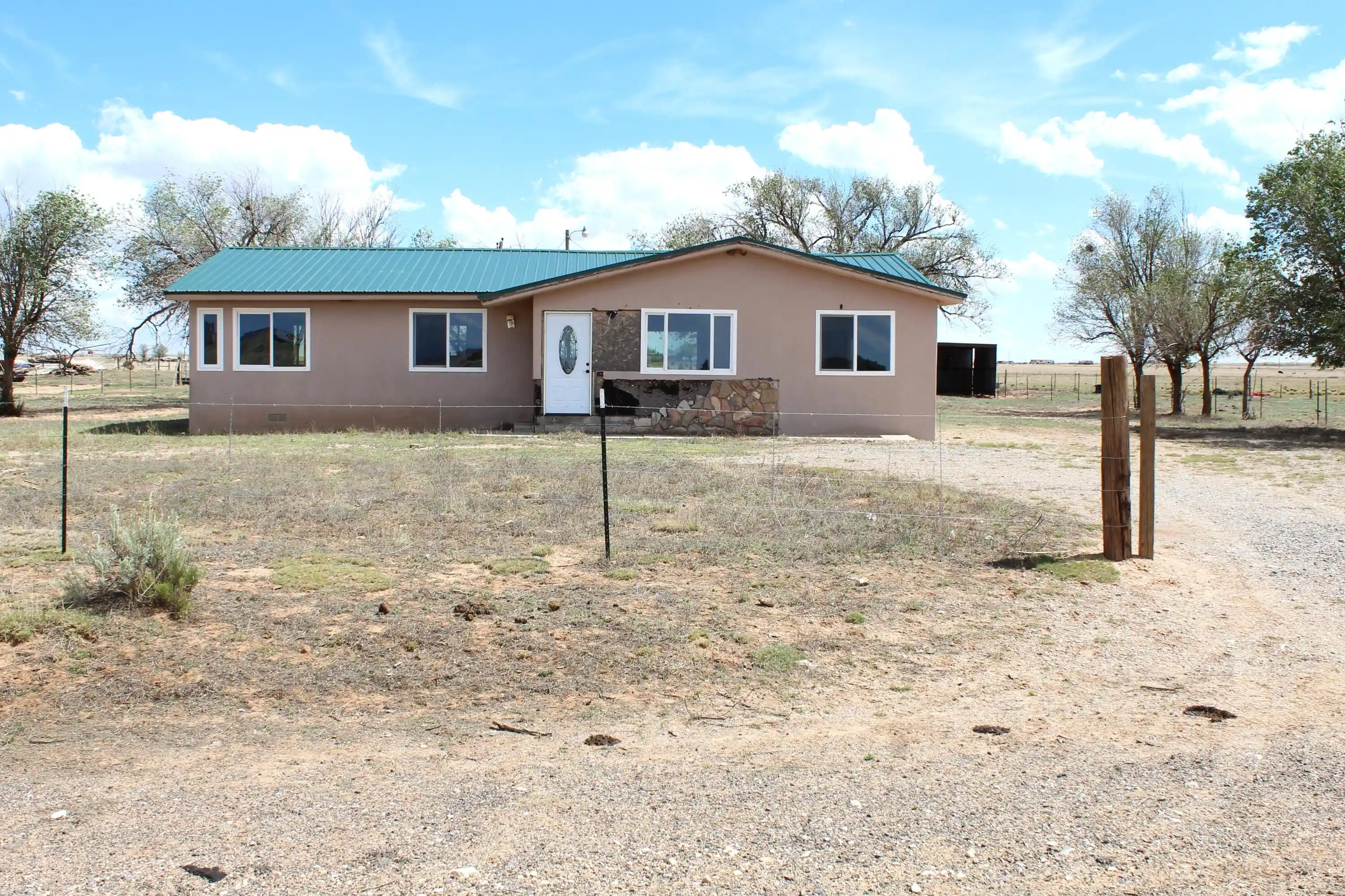 Photo 1 of Single family home for sale at 31 E Borachita Dr, Moriarty, NM 87035 | MLS# 1105702 | Listing updated on 2026-10-24