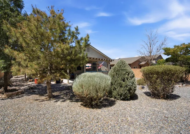 Homes for sale in Rio Rancho, NM | 256 Landing Trl Ne, Rio Rancho, NM 87124 | MLS# 1105742