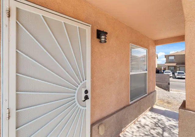 Photo 3 of Sale Pending at 2116 Hermosa Crk Dr Sw, Albuquerque, NM 87121 | MLS# 1105778 | Listing updated on 2026-08-07
