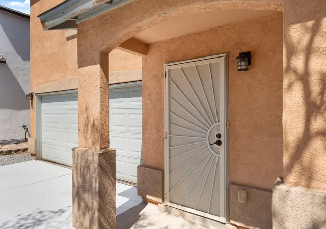 Photo 3 of Sale Pending at 2116 Hermosa Crk Dr SW, Albuquerque, NM 87121 | MLS# 1105778 | Listing updated on 2026-08-07