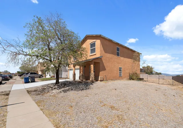 Photo 4 of Sale Pending at 2116 Hermosa Crk Dr SW, Albuquerque, NM 87121 | MLS# 1105778 | Listing updated on 2026-08-07