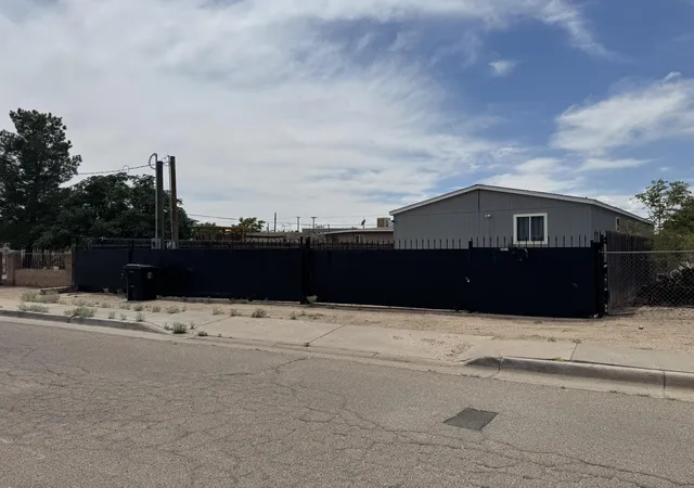 Photo 2 of Sale Pending at 3927 3rd Street Nw, Albuquerque, NM 87107 | MLS# 1105796 | Listing updated on 2026-08-21
