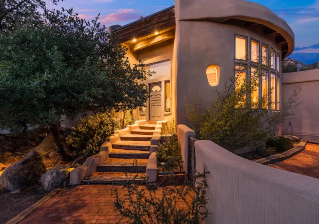 Photo 2 of Sale Pending at 33 Juniper Hl Rd Ne, Albuquerque, NM 87122 | MLS# 1105799 | Listing updated on 2026-08-29
