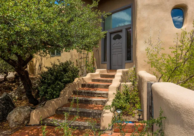 Photo 3 of Sale Pending at 33 Juniper Hl Rd Ne, Albuquerque, NM 87122 | MLS# 1105799 | Listing updated on 2026-08-29