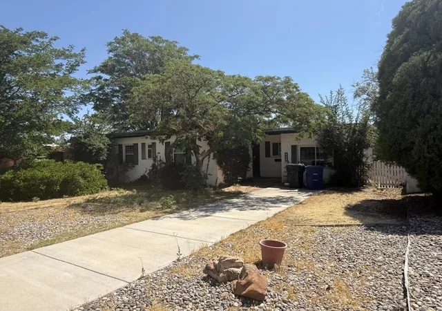 2nd image of 450 Montclaire Dr Se, Albuquerque, NM 87108 | MLS# 1105843