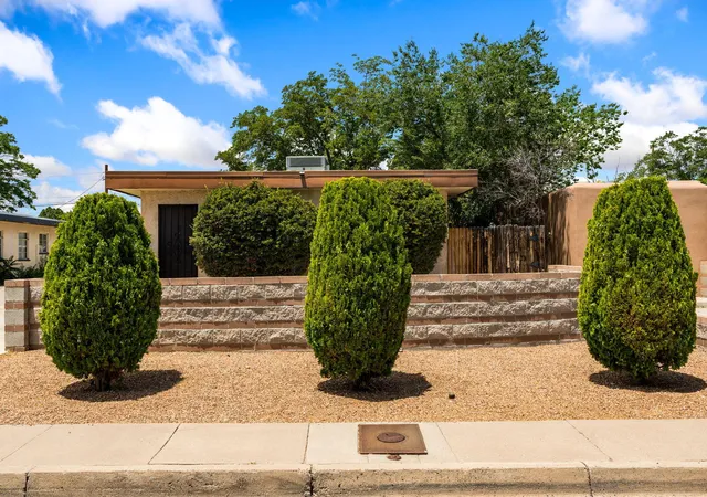 image of 215 Madison St Ne, Albuquerque, NM 87108 | MLS# 1105886