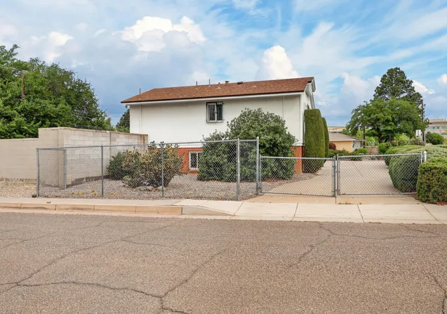 Homes for sale in Albuquerque, NM | 3901 Madeira Dr Ne, Albuquerque, NM 87110 | MLS# 1105920