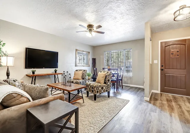 Photo 3 of Sale Pending at 212 Jane St NE, Albuquerque, NM 87123 | MLS# 1105950 | Listing updated on 2026-08-26